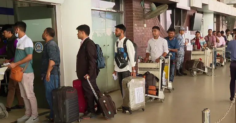 বিদেশগামী বাংলাদেশি
